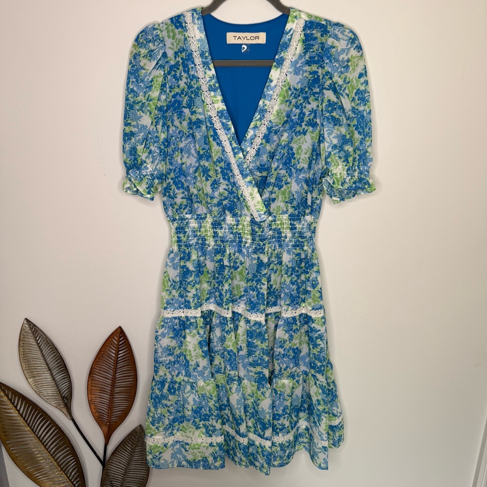 A24 TAYLOR Blue Floral Print Tiered Smocked Lace Trim V-Neck Babydoll Dress‎